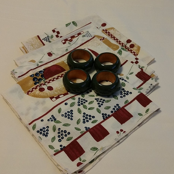 Napkins and Napkin Rings - Picture 4 of 7